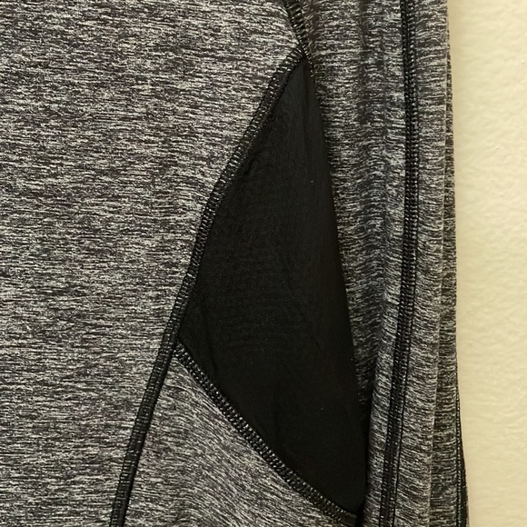 Lululemon Run: Back On Track Gray/Black Hooded Pullover-EUC—Size 12 - Picture 6 of 12